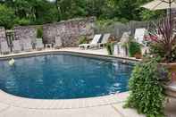 Swimming Pool Pineapple Hill Inn Bed & Breakfast