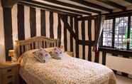 Kamar Tidur 6 The Three Gables