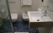 Toilet Kamar 4 Suite Duomo