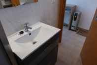 In-room Bathroom Estudio Castell Joncar - A151