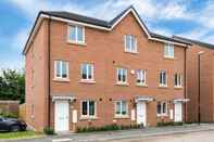 Exterior Deco Spacious Townhouse