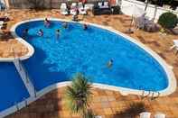 Swimming Pool Hotel Mireia