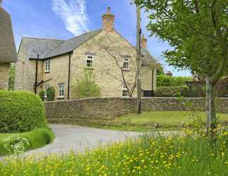 Exterior 2 Brook Farm Cottage