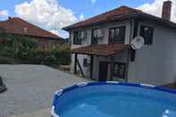 Kolam Renang Guest house Kashtata