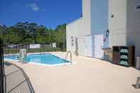 Swimming Pool TownePlace Suites by Marriott Charleston-North Charleston