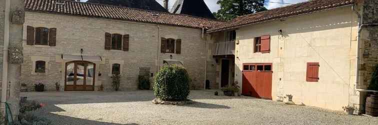 Exterior Chambre d'hôtes Les Cygnes Noirs