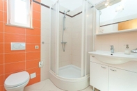 In-room Bathroom Apartments Ruzmarin