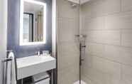 In-room Bathroom 3 SpringHill Suites by Marriott New York Manhattan/Times Square South