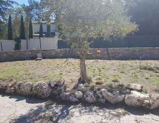 Luar Bangunan 2 En pleine Nature à Nîmes avec Piscine