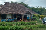 Bangunan Hotel Yacurmana