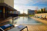 Swimming Pool Residence Inn by Marriott Toulouse-Blagnac