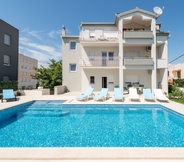 Swimming Pool 3 Apartments Maestral