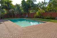 Swimming Pool Emangunini Bed & Breakfast