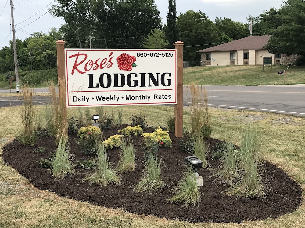 Exterior Rose's Lodging