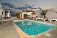 Swimming Pool Chill Out Exclusive Suites