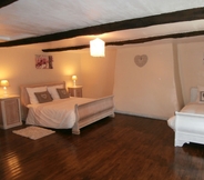 Bedroom 2 Chambres d'Hotes Ty Houarn