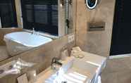 Toilet Kamar 5 Gatsby Hotel - adults only by F-Hotels