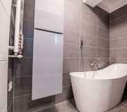 In-room Bathroom 7 Luxury Apartment Militari Residence M3