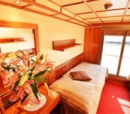 Bedroom 7 Florentina Boat (located at Litomerice city)