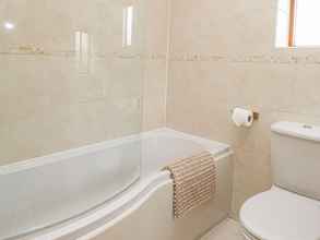 In-room Bathroom 4 Maltkiln Cottage At Crook Hall Farm