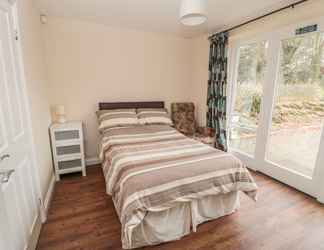 Bedroom 2 No. 3 Low Hall Cottages