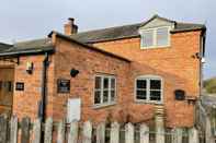 Exterior Stables Cottage