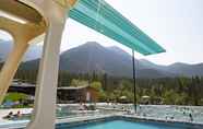 Hồ bơi 7 Fairmont Hot Springs Resort