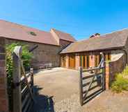 Exterior 3 The Byre