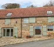 Exterior 2 New Stable Cottage