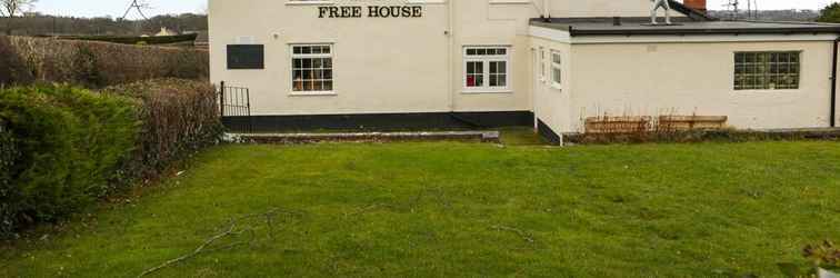 Exterior Butchers Arms Cottage