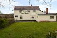 Exterior Butchers Arms Cottage