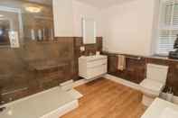 In-room Bathroom Llys Madoc