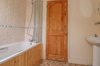 In-room Bathroom The Barn