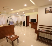 Common Space 2 Hotel Kohinoor Square