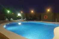 Swimming Pool Hostal Castellverd