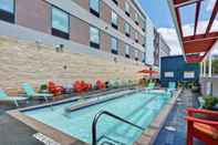 Swimming Pool Home2 Suites by Hilton Bedford DFW West, TX