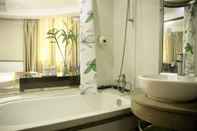 In-room Bathroom Yixuan Light Luxury Hotel