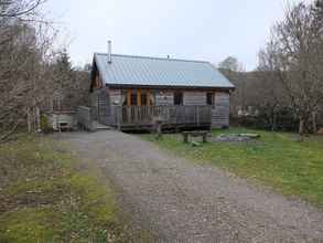 Exterior 4 The Cabins, Loch Awe