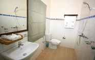 In-room Bathroom 3 Hotel June Business Bed Breakfast