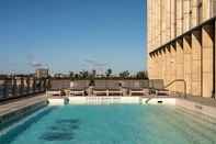 Swimming Pool Equinox Hotel New York