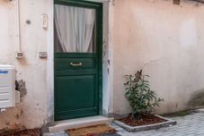 Exterior The Love Hut by Santa Lucia Station