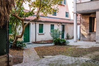 Exterior 4 The Love Hut by Santa Lucia Station