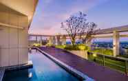 Kolam Renang 2 The Prestige Sky By Favstay