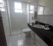 Toilet Kamar 7 Pousada la Naila