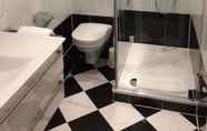 Toilet Kamar 7 Hotel Pension Villa Wittstock