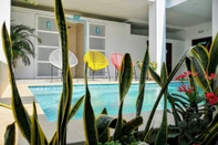 Swimming Pool Bona Vida Hostel la Quinta