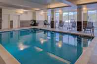 Swimming Pool Fairfield Inn & Suites by Marriott Staunton