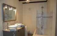 In-room Bathroom 7 Chambres d'hôtes du Domaine Val Bruant