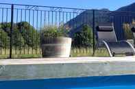 Swimming Pool Château Serre Barbier