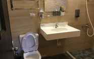 In-room Bathroom 5 Yi-Xiang Yuan Guest House